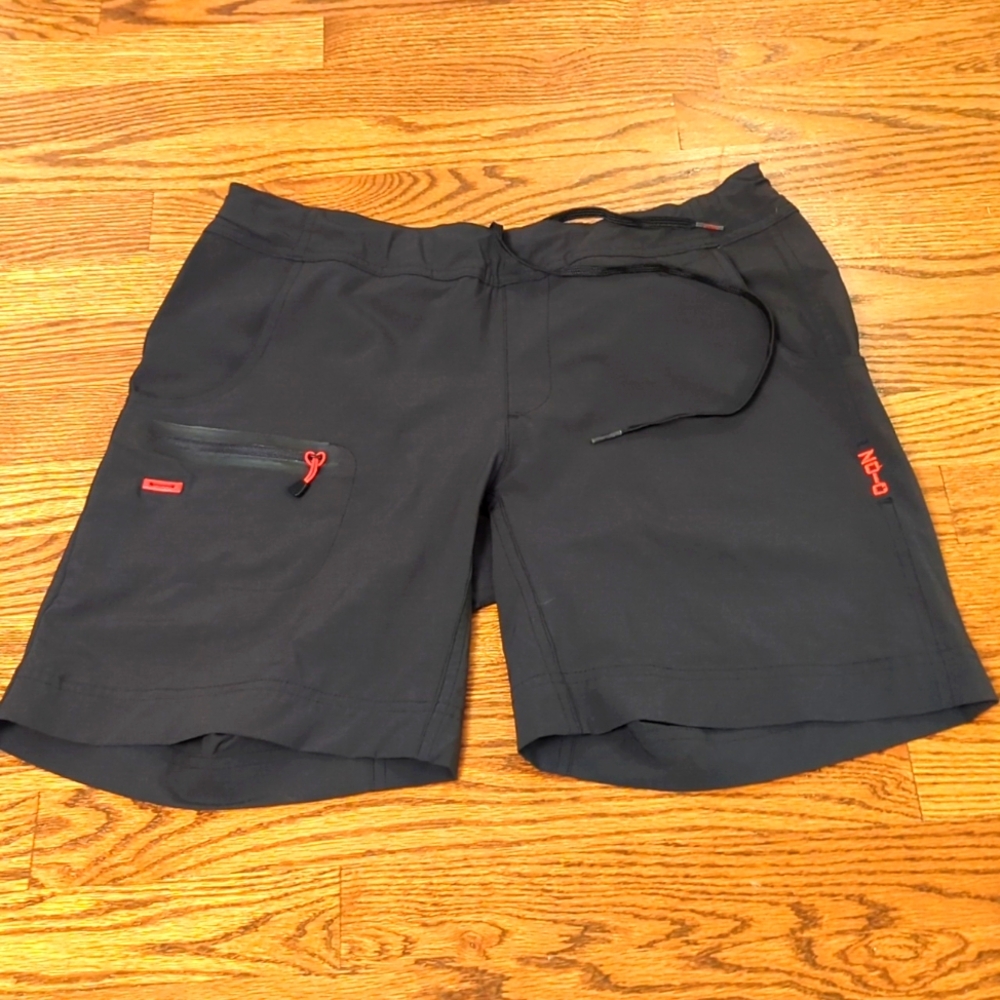 EUC Zoic shorts & liner size medium